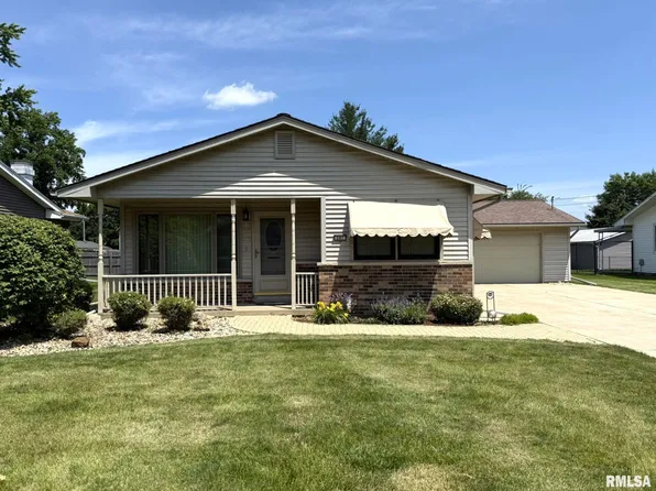 597 Walnut St, Knoxville, IL 61448