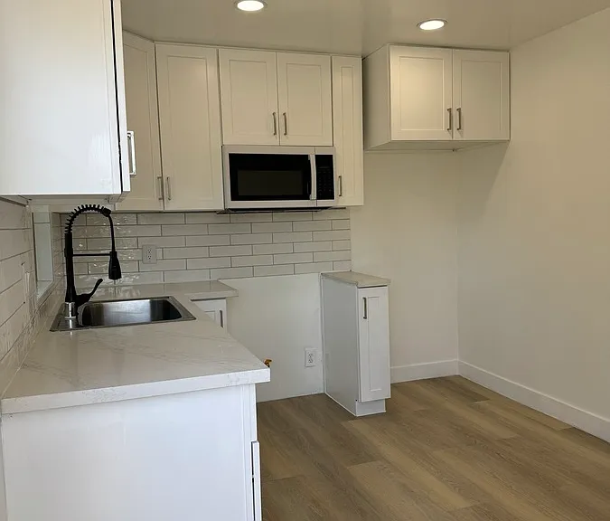 1003 N Clement St — Photo 6