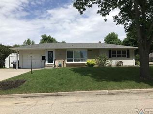 402 Central Ln, Luverne, MN 56156