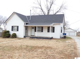 823 Maple St, Friend, NE 68359
