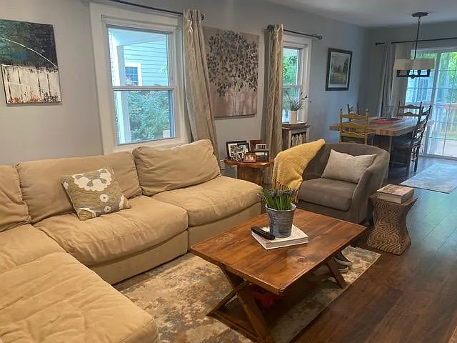 3 bed, 884 sqft, $2,950 — Photo 3