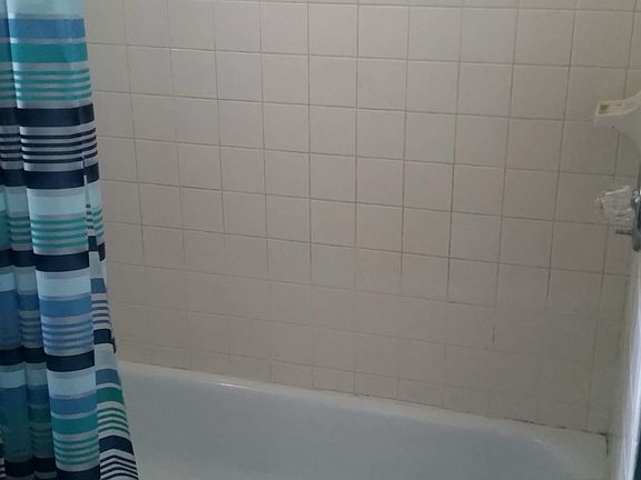 4th image of 2650 Bellevue Ave