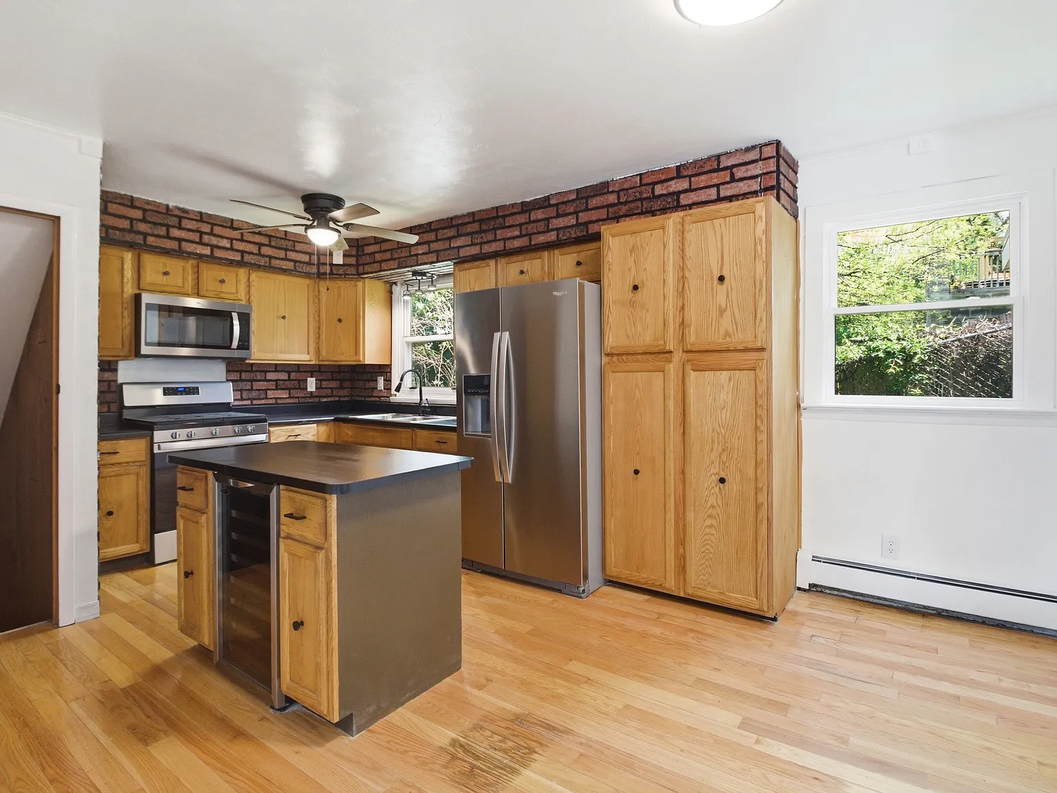 3 bed, 1142 sqft, $1,650 — Photo 2