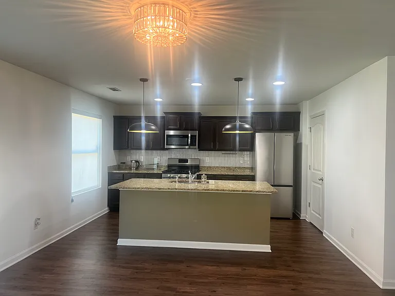 4599 Woodford Cir — Photo 5