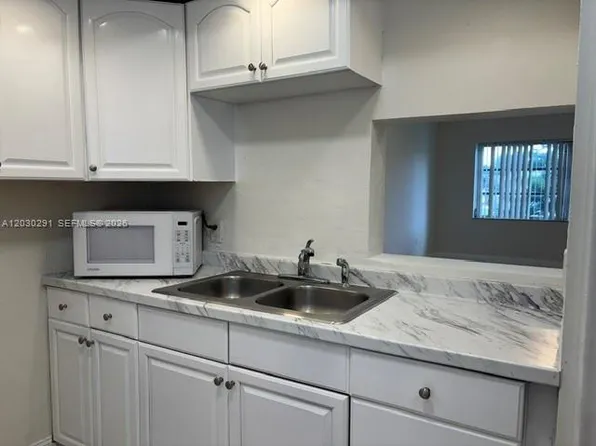 2815 NE 201st Ter APT L220, Aventura, FL 33180