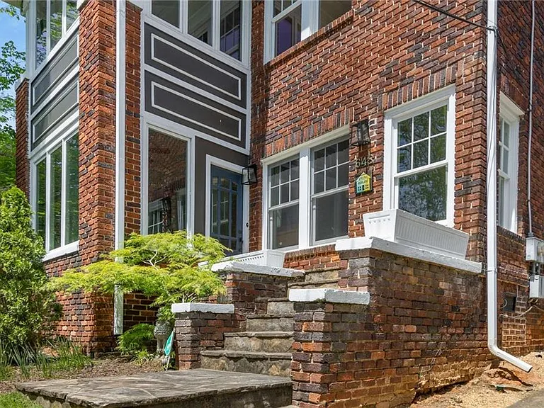 648 Cresthill Ave NE — Photo 8