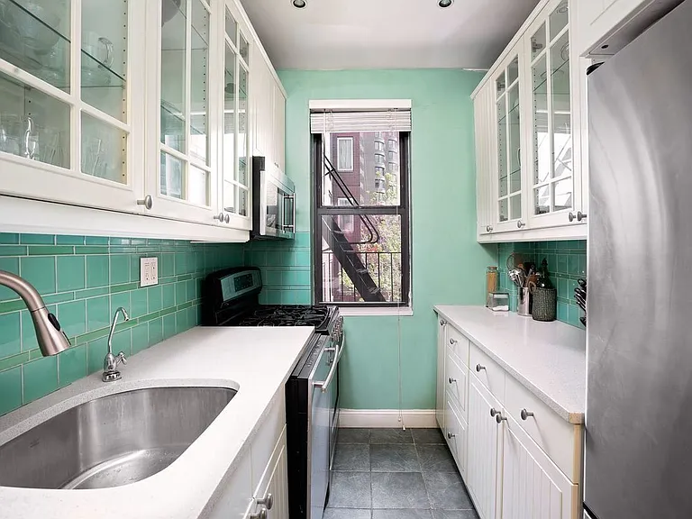 303 E 37th St #5M — Photo 7