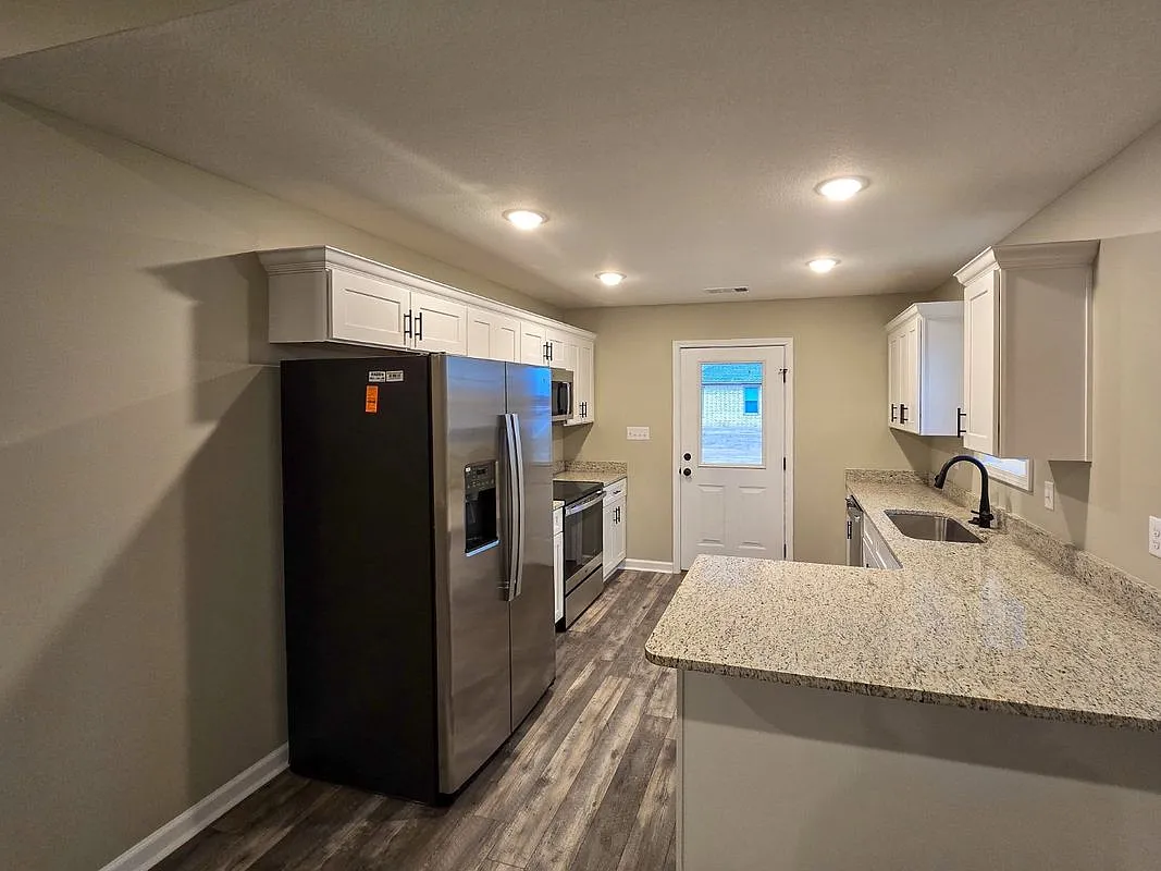 3 bed, 2.0 bath, 1532 sqft, $1,650 — Photo 4