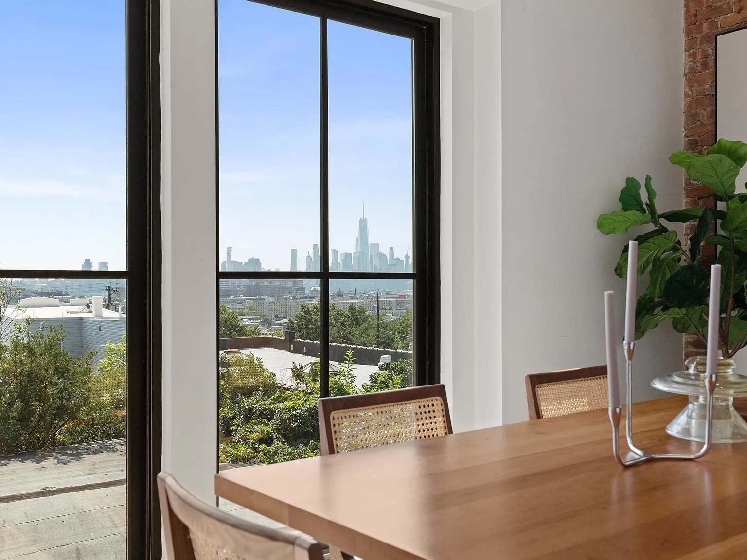 3 bed, 2.0 bath, $6,995 — Photo 3