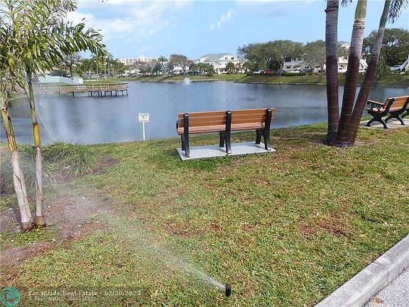 5th image of 1127 E Seminole Ave #D