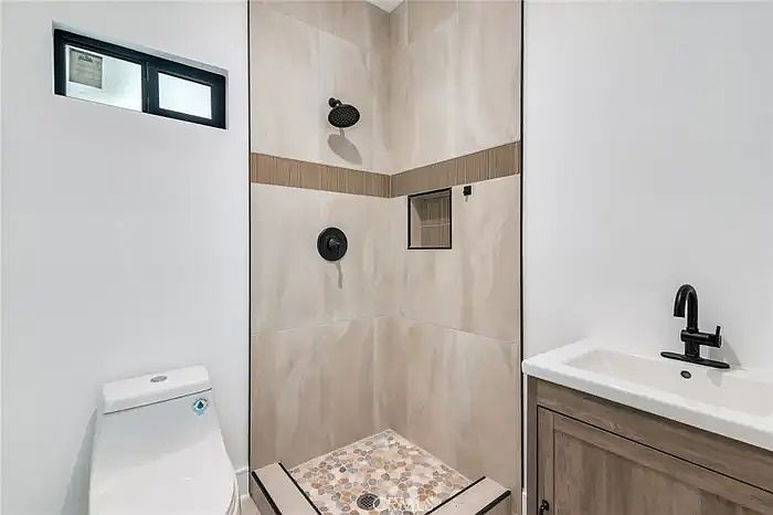 2nd image of 1295 E Whittier Ave #2