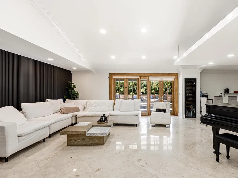 Deerhurst Crescent Cir — Photo 9