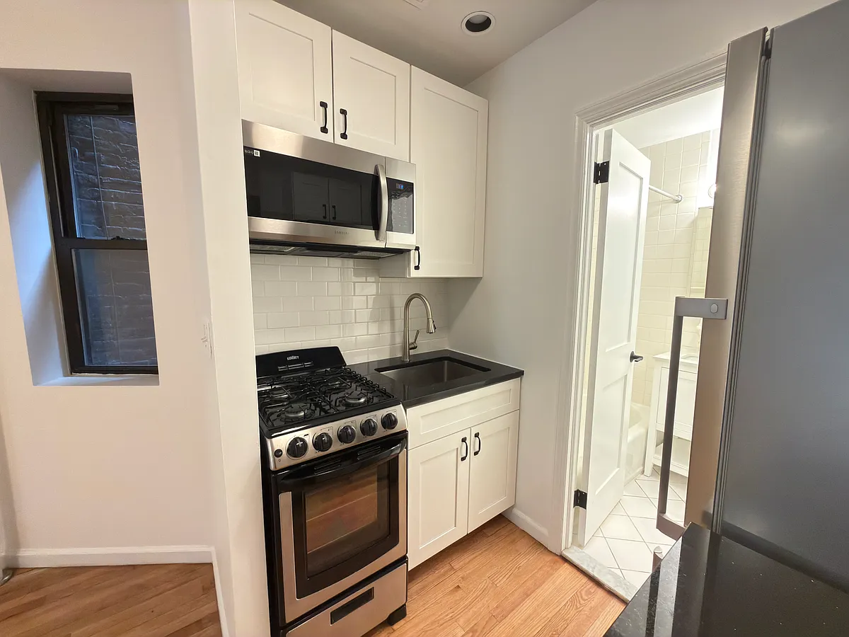Building Photo - 232 E 83rd St #2RW