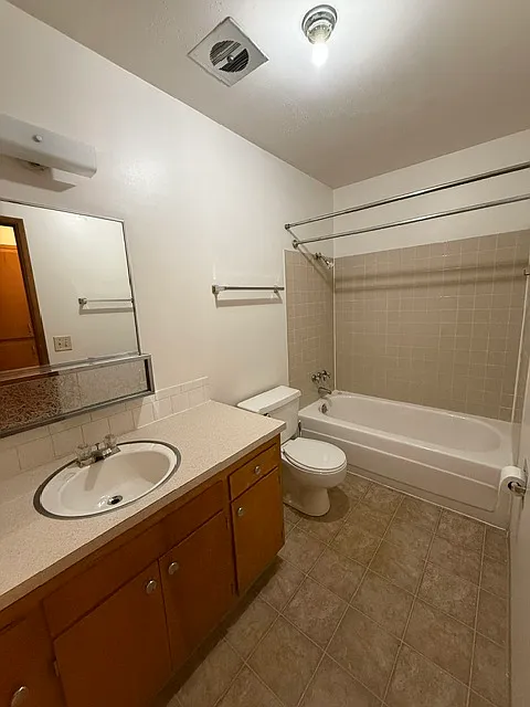 2 bed, $995 — Photo 3