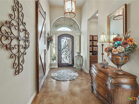 4th image of 1056 Parkview Drive Way