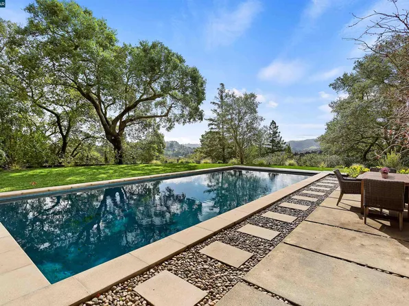 5 Los Dedos Rd, Orinda, CA 94563