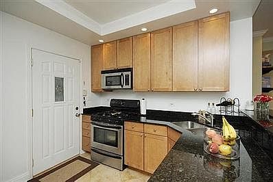4th image of 4909 N Janssen Ave #P-2