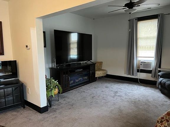 4th image of 137 Maple Ave