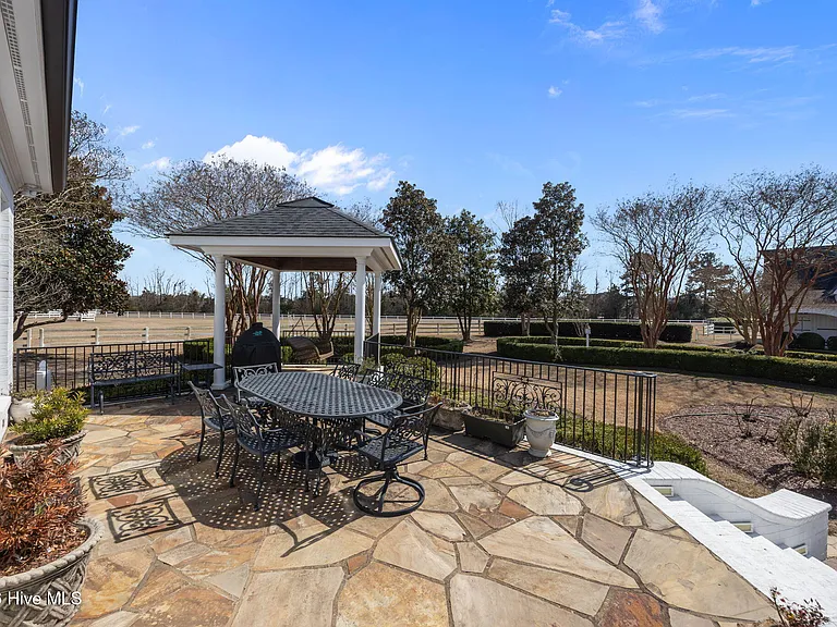 Lexington Dr — Photo 12