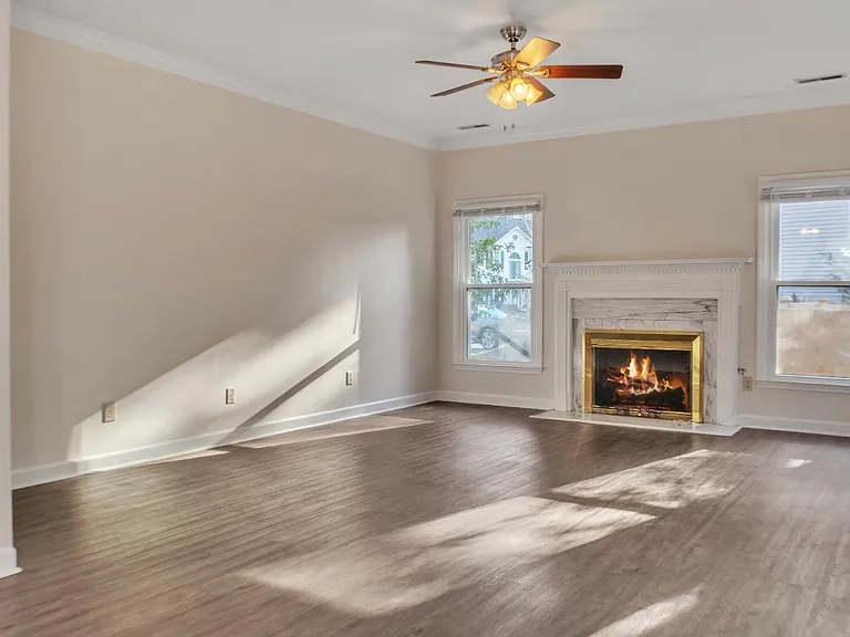 207 Essex Dr — Photo 9
