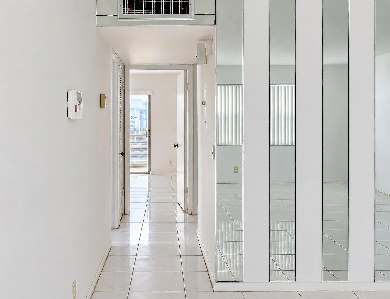2 bed, 2.0 bath, 907 sqft, $1,700 — Photo 4
