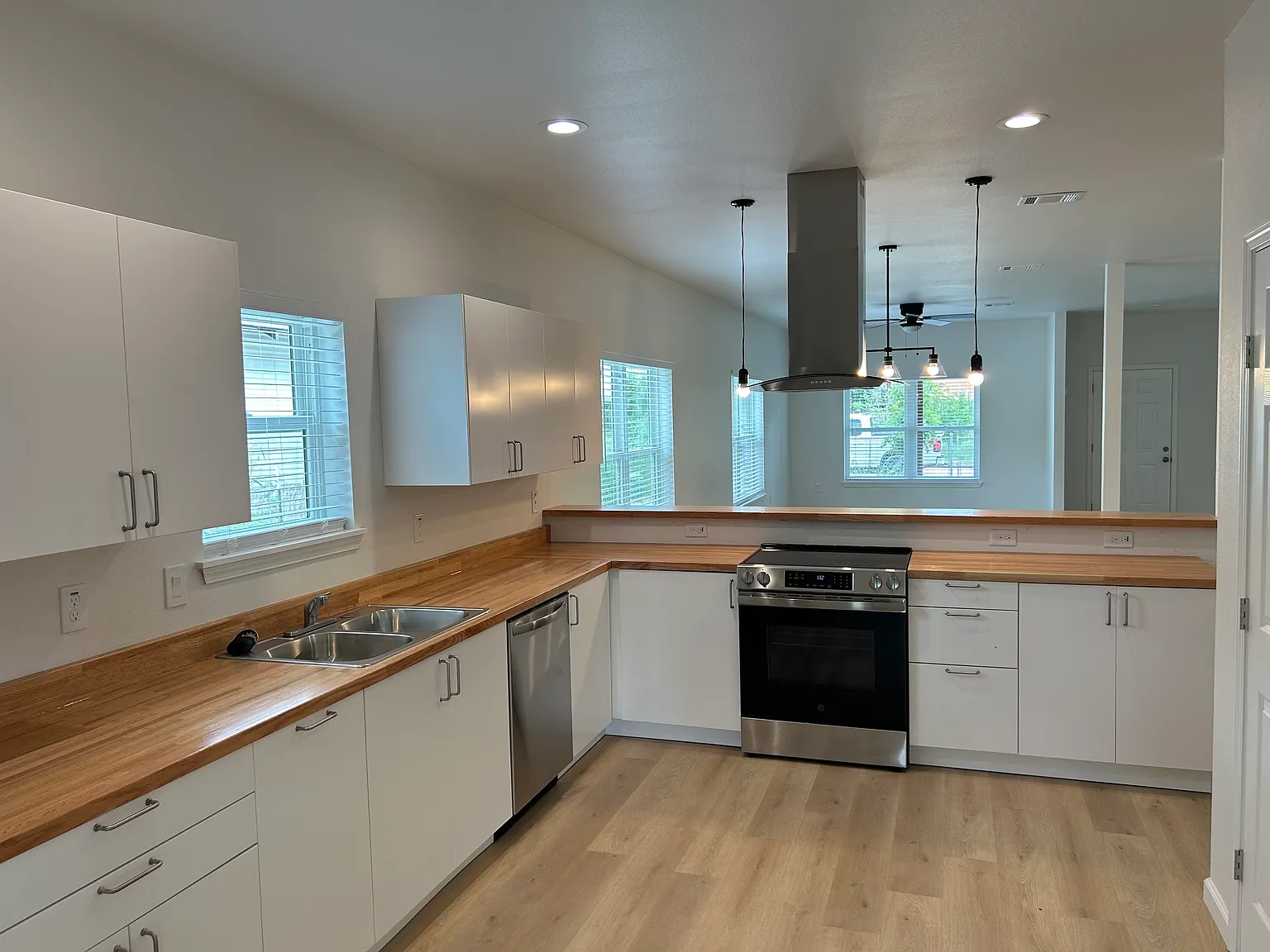 123 Montrose St — Photo 4