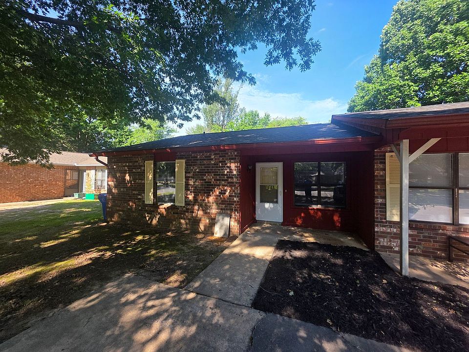 1st image of 2923-2925 N Sunny Ln #2927