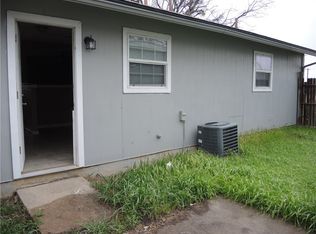 410 Thorndale Rd APT B, Taylor, TX 76574