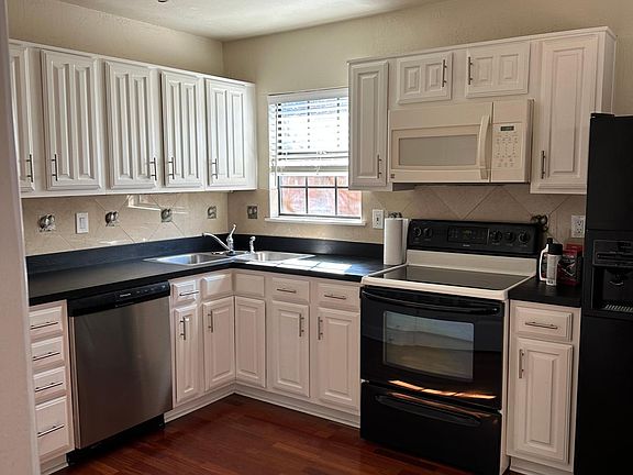 4th image of 3319 San Jacinto St