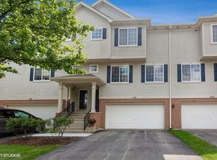 420 Evergreen Cir, Gilberts, IL 60136