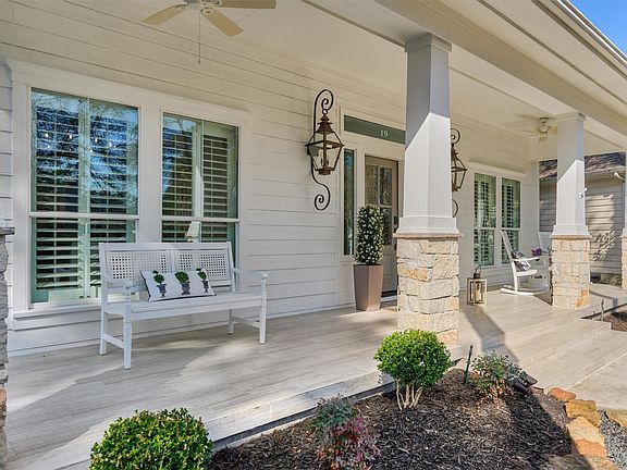 2nd image of 19 Pipers Meadow St