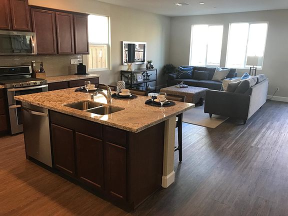5th image of 531 Sitka Dr