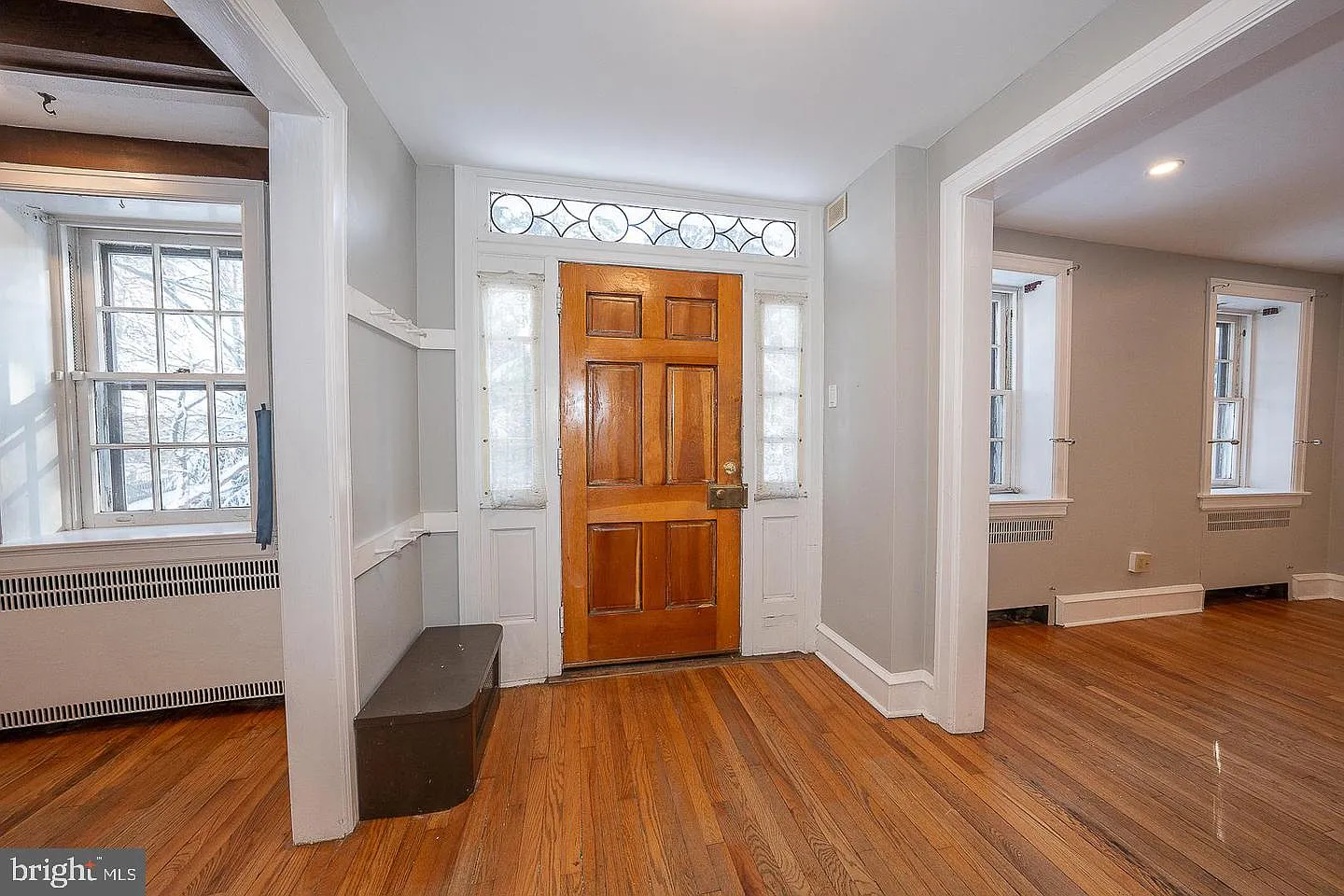 5 bed, 3.5 bath, 2371 sqft, $3,800 — Photo 2