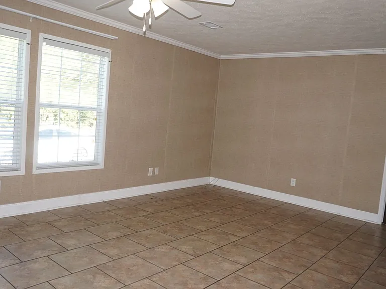 3876 Rowell Rd — Photo 11