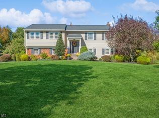 15 Pineywoods Dr, Hillsborough, NJ 08844