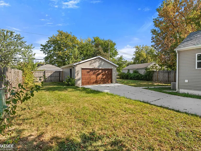 8281 Meadow Ave — Photo 24