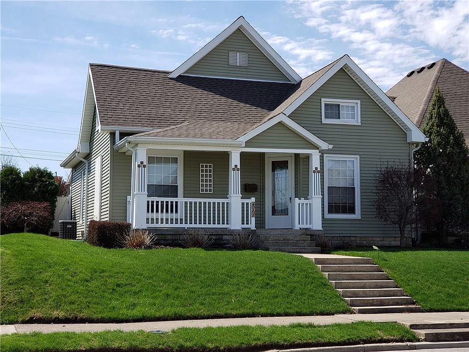 1st image of 413 W 1st St