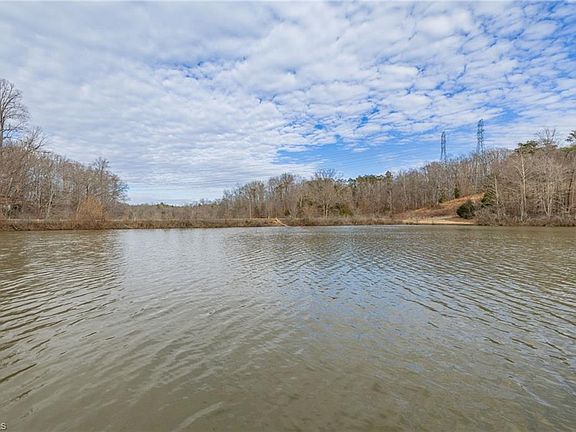 4th image of 650 Beaver Lodge Cir