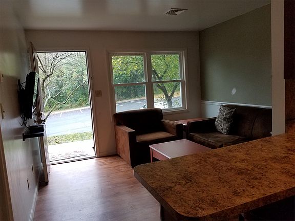 4th image of 4235 Sussex Dr #18