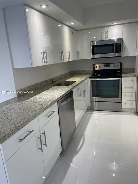 Building Photo - 3800 S Ocean Dr #1725