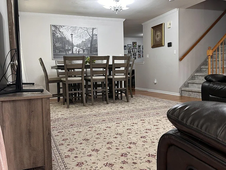 1073 Roseberry Ct — Photo 6