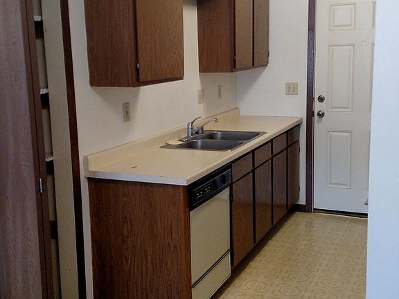 3rd image of 1026 5th Ave S APT 1