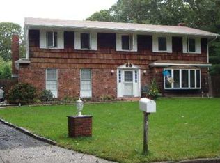 3 Scott Ct, Lake Grove, NY 11755