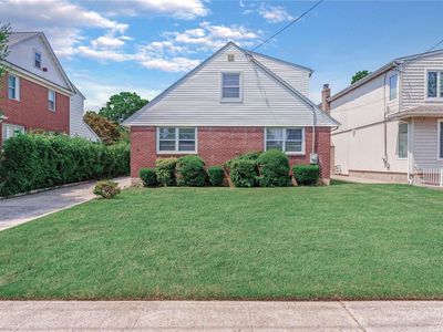 17 Macgregor Avenue, Roslyn Heights, NY, 11577