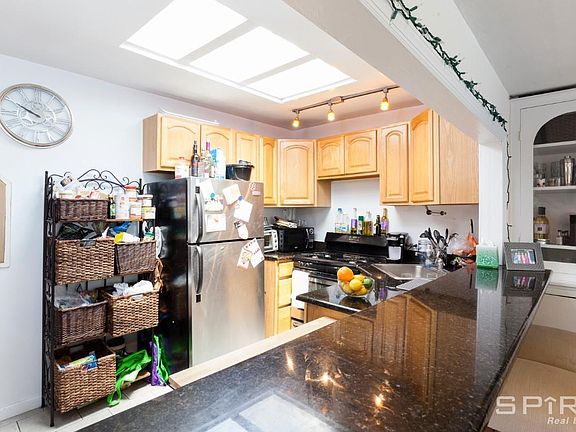 4th image of 353 E 18th St APT 4F