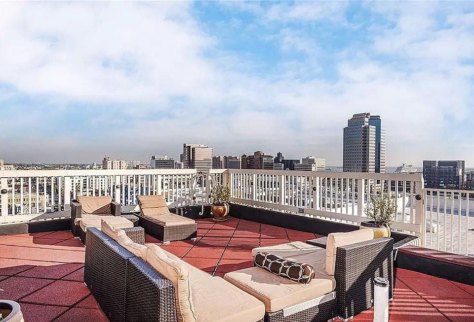 Rooftop Lounge