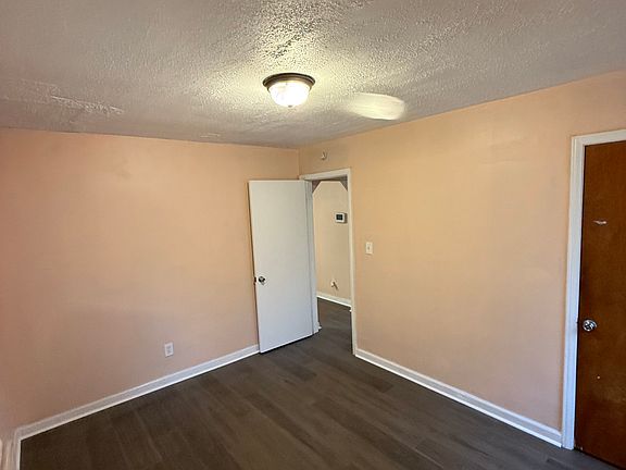 4th image of 27304 New York St