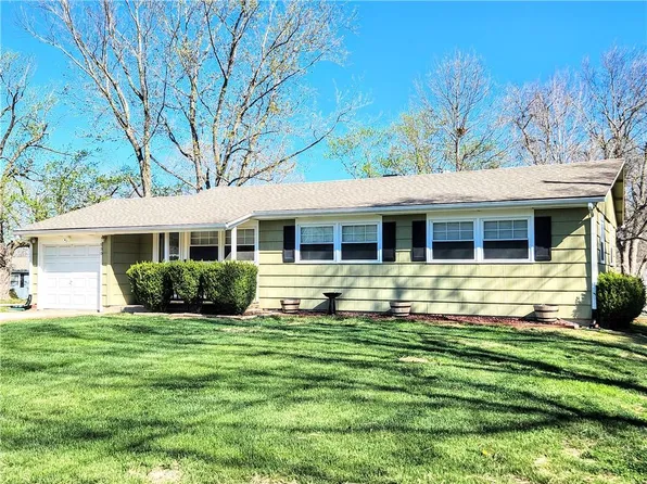 800 NE 61st Ter, Kansas City, MO 64118