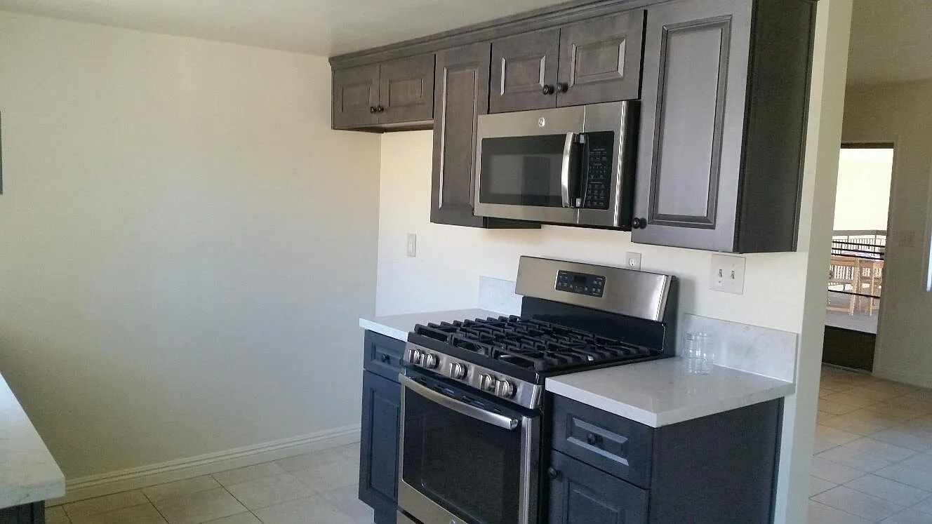 1631 N Allen Ave — Photo 3