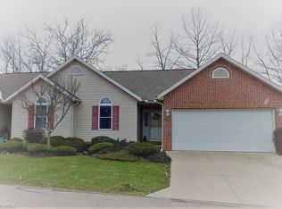 1392 Waters Edge Dr, Akron, OH 44313